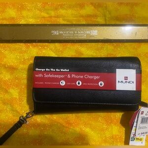 Mundi Black Wallet with Phone Charger